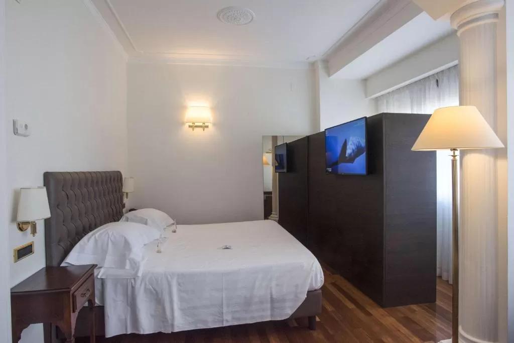 Western Plaza 4*