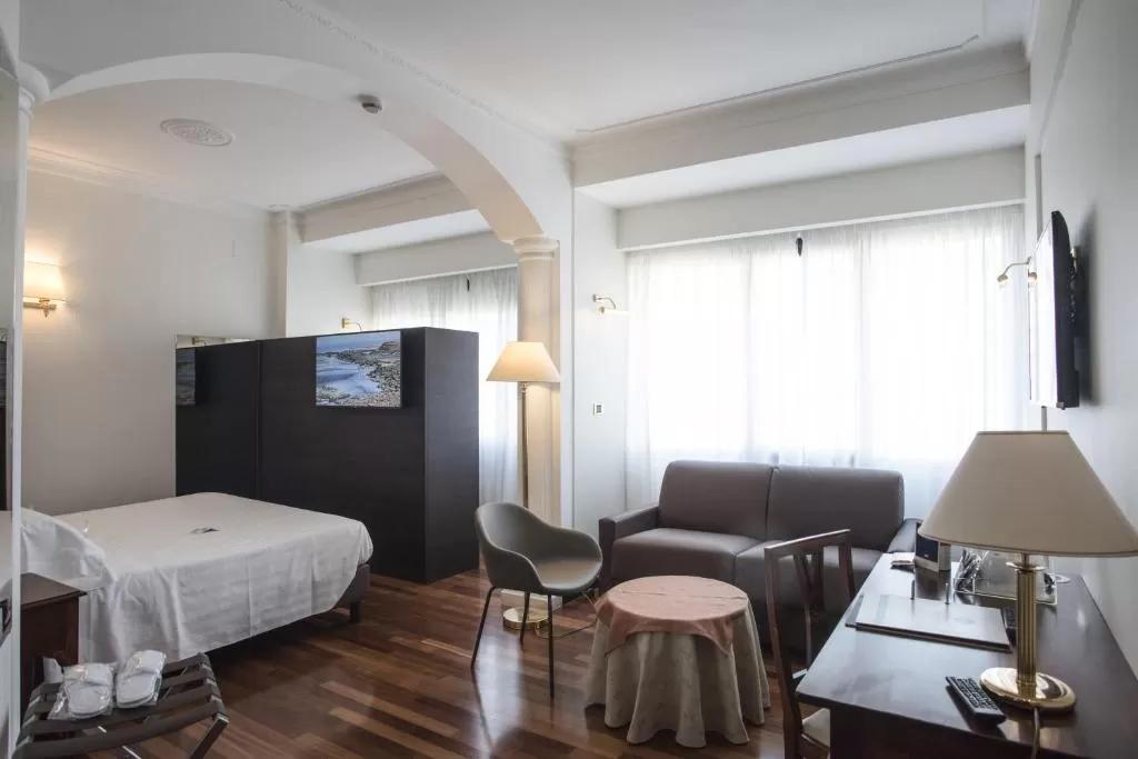 Hotel Western Plaza 4*